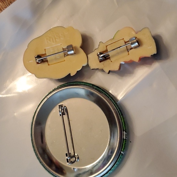 Russ 1980s Holliday pins - Picture 2 of 2